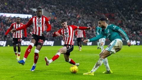 中超豪强亚冠表现低迷，海港颗粒无收，申花三胜领跑，中超球队亚冠征程堪忧